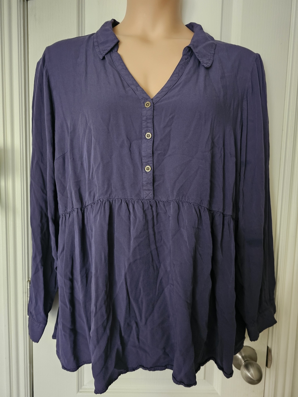 Torrid Sz 3 Button-Front V-Neck Peplum Tunic